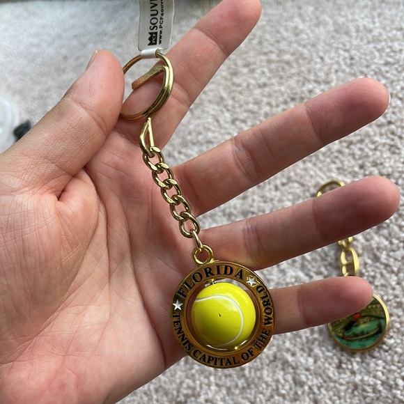 4 keychains for $10 - Picture 5 of 8